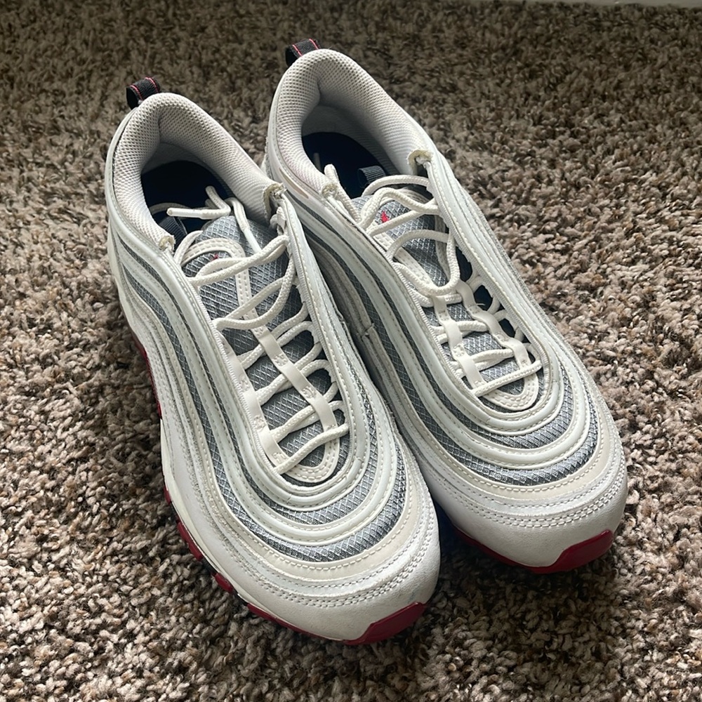 Men’s Nike shoe